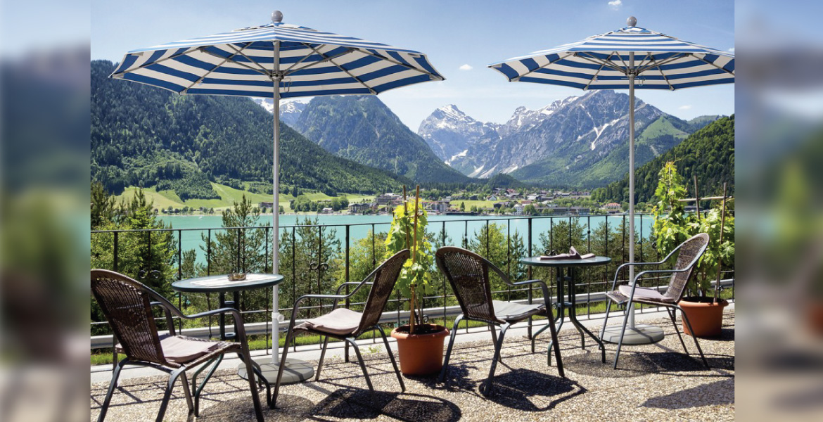 Keeping Your Customers Cool 8 Restaurant Patio Shade Ideas