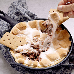 s'mores dip with graham crackers